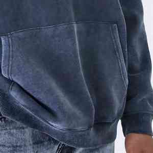 Sudadera Urbana Oscura con Texto Gráfico Atrevido y Arte en las Mangas, Moda Urbana Moderna, Corte Cómodo y Relajado, Sudadera para Uso Diario - Product Image 3