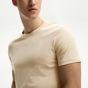 Camisetas de hombre de algodón 100% color beige piel, corte ajustado, con logo personalizado, tacto suave, básicas, informales, ligeras, proveedor mayorista. - Product Image 4