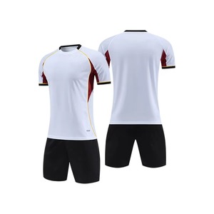Ensemble de maillots de football personnalisés en gros, uniformes de football de couleurs variées pour l'entraînement et les matchs d'équipe - Product Image 6