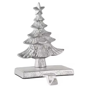 Soporte para Calcetines de Navidad de Aluminio de Primera Calidad, Acabado Marrón Antiguo, Gancho para Chimenea a un Precio Razonable - Product Image 1