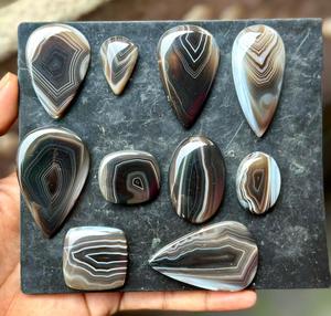 MAHNAJ GEMS Cabochons en Agate Naturelle Noire et Blanche Rayée avec Iridescence, Formes Mixtes 10-20mm, Pierres Précieuses en Vrac pour la Fabrication de Bijoux - Product Image 3
