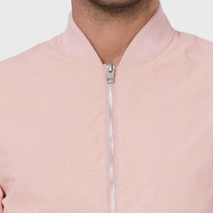เสื้อแจ็คเก็ตบอมเบอร์ทรงสลิมสำหรับผู้ชาย ยี่ห้อ TAYUMA INDUSTRIES สไตล์วินเทจอเมริกันลำลองสำหรับฤดูหนาว มีฮู้ด ปิดด้วยซิป กันน้ำ กันลม และให้ความอบอุ่น - Product Image 3