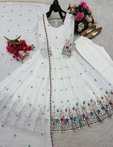 Vestido de fiesta de georgette con bordado de lentejuelas y detalles de codificación, listo para usar, con parte inferior y dupatta completamente cosidos. - Product Image 6