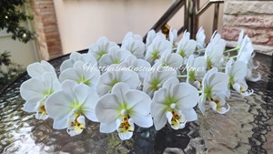 Fleurs artificielles en argile d'orchidée Vanda blanche faites à la main, Phalaenopsis, bouquet floral pour décoration de mariage et de maison, style classique - Product Image 5
