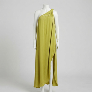 Robe longue asymétrique à une épaule en tricot couleur unie coupe ample style urbain pour soirée d'été sans manches écologique - Product Image 1