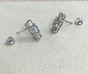 Boucles d'oreilles clous 3 pierres en argent sterling 925 plaqué rhodium avec diamants naturels taillés pour femme, 1,56 ct, bijoux tendance pour mariage et soirée - Product Image 6