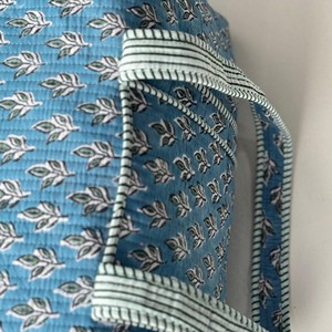 Blue Quilted Duffle Bag With Leaf Pattern Zipper Closure Portable Travel Weekender Shoulder Bag - Product Image 2