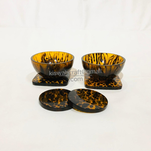 Cuencos de tortuga de color ámbar modernos hechos a mano con posavasos de resina con patrón de mármol para entretener a los invitados y regalos de fiesta - Product Image 1