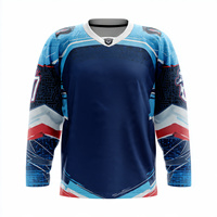 Jersey Hoki Es Pria Kustom Musim Panas Putih Biru Merah Bergaris Lengan Pendek V-Neck Bernapas Menyerap Keringat Sublimasi Kustom