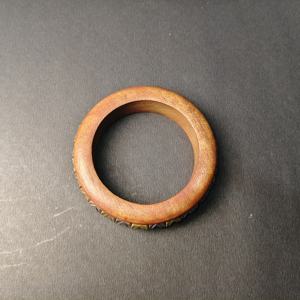 Exquisito Brazalete de Madera Multimetálico con Incrustaciones de Hojas Alternadas en Plata y Oro - Pulsera de Madera Decorativa de Primera Calidad Pulida a Mano - Product Image 6