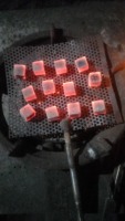 Briquettes de coquille de noix de coco de haute qualité, conçues pour une expérience parfaite de chicha ou de narguilé, directement d'Indonésie.