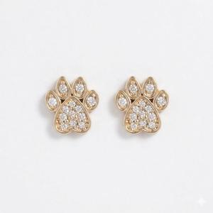 Pendientes de Oro Puro de 14K con Diamantes Cultivados en Laboratorio, Pendientes con Diseño de Huella de Pata, Pendientes Delicados con Diamantes Pavé, Pendientes para Amantes de Mascotas - Product Image 4