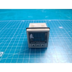 Monitor de Sensor de Presión Multicanal SMC PSE200 Usado Como Parte de Equipos Semiconductores Legados - Product Image 3
