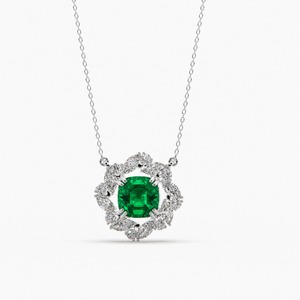 Collier pendentif en moissanite en forme de feuille, taille brillante, sertissage griffe, cadeau de mariage pour femme, bijoux de style romantique et luxueux, plaqué or - Product Image 1