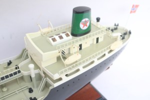 Citerne à pétrole TEXACO SKANDINAVIA |   Modèle de navire norvégien artisanal en bois pour les amateurs de navigation, décoration, cadeau d'affaires - Product Image 4