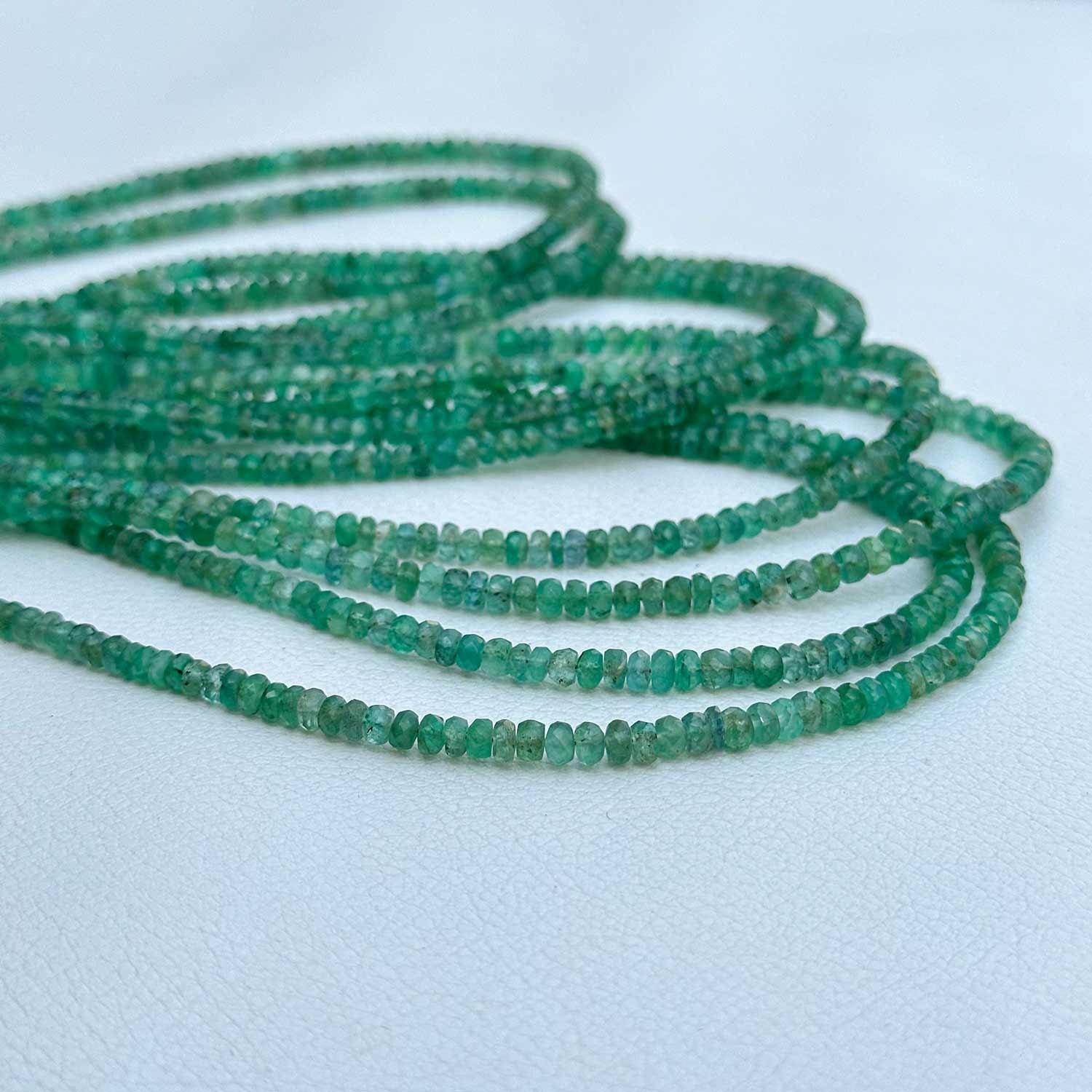 สีเขียว