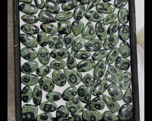 Lote de Cabujones de Estratolita Verde Natural Pulidos, Gemas Sueltas de Formas Surtidas para Fabricación de Joyas, Suministro al por Mayor - Product Image 2