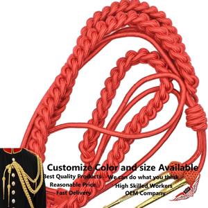 Aiguillette rouge soyeuse avec étiquettes dorées - Product Image 3