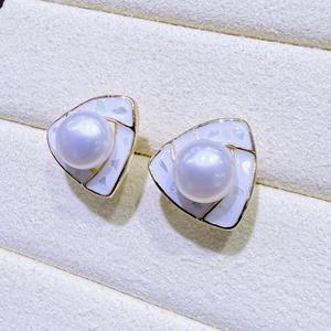 Pendientes de Perlas de Agua Dulce para Mujer, Estilo Moderno, Diseño de Triángulo de Concha Rota, Pendientes Naturales, Zhuji 2024 - Product Image 1