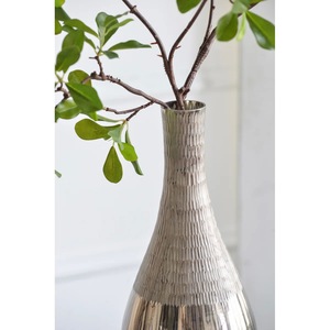 Vase décoratif moderne en métal pour fleurs, élément de décoration élégant pour la maison, idéal pour les hôtels et les restaurants - Product Image 1
