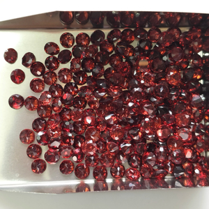 โกเมนสีแดงธรรมชาติ 4 มม. ทรงกลมเจียระไนแบบบริลเลียนท์ คุณภาพดีที่สุด พลอยเม็ดเดี่ยวสำหรับทำเครื่องประดับ - Product Image 3
