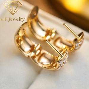 Boucles d'oreilles clous larges en or jaune 14 carats avec diamants de laboratoire pavés, taille brillant rond, bijoux raffinés pour femme - Product Image 3