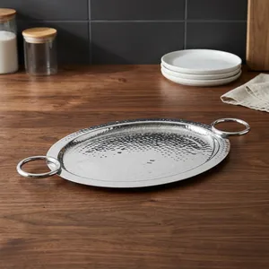 Plateau de service ovale en argent martelé avec bordure polie effet miroir et élégantes poignées latérales circulaires à double anneau - Product Image 5