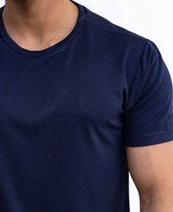 T-shirt de sport pour homme, coupe classique, couleur bleu foncé, en coton et polyester, qualité supérieure, personnalisable avec votre propre design. - Product Image 6