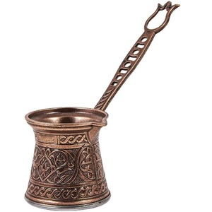Cafetière turque artisanale en cuivre avec un design gravé vintage et une longue poignée pour une préparation traditionnelle - Product Image 1