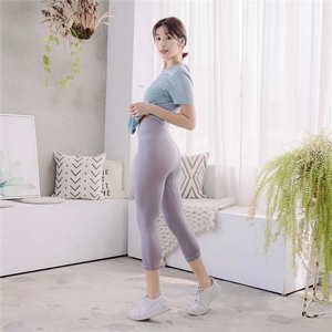 Taiwan Made OEM ODM Taiwan Designs Eco-friendly <b>Nylon</b> Ladies 3/4 Yoga <b>Leggings</b> - Product Image 5