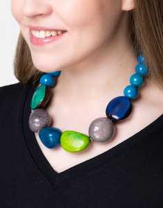 Collier en résine fait main, perles de forme personnalisée, bleu, vert, gris, thème ange, bijoux de mode modelés à la main pour femmes - Product Image 1