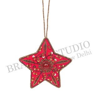 Brazeal Studio, ornements de Noël personnalisés faits à la main, écologiques, en velours satiné, brodés de perles, fils dorés, fabrication - Product Image 6