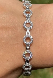Hermosa pulsera de tenis redonda de plata de ley con diamantes de moissanita simulados para mujer - Product Image 3