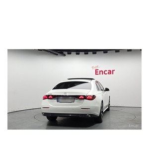 Mercedes-Benz Clase E E200 Avantgarde 2024, 5,930 km, Caja de Cambios Automática, Volante a la Izquierda, Cámara Trasera - Product Image 4