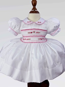 Fabricant de robes vietnamiennes : Robe en coton blanc pour filles avec broderie florale rose et col Peter Pan - Product Image 2