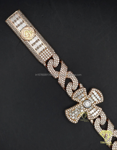 Collar de cruz de lujo elaborado en plata de ley 925 con diamantes de laboratorio VVS1 estilo baguette - Product Image 2