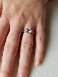 Anillo de Diamantes de Tres Piedras con Corte Redondo de Moissanita de 1 Quilate, Plata 925 Original, Regalo para Fiestas, Joyería Fina para Bodas, Sorpresa para Parejas - Product Image 4