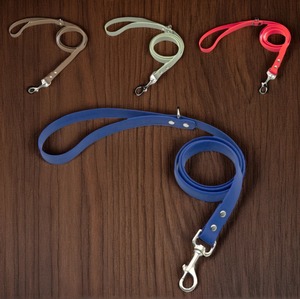 Laisse imperméable résistante réglable de chien de PVC avec le crochet de pivot d'acier inoxydable - Product Image 1