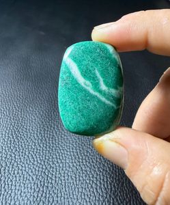 Cabochon carré en jade vert naturel poli, pierre précieuse lâche à changement de couleur pour la fabrication de bijoux - Product Image 2