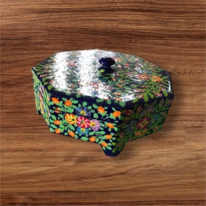 Boîte de rangement hexagonale florale faite à la main en carton de coton imprimé, organisateur décoratif pour la maison, le bureau ou comme cadeau - Product Image 1