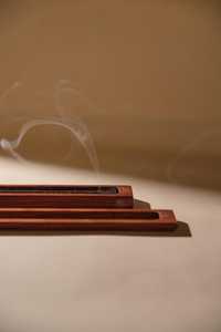 Quemador de Bakhoor de Madera de Lujo Hecho a Mano para Aromaterapia y Meditación, con Tapa de Corte Geométrico, Estilo Antiguo, Porta Incienso Oud - Product Image 4