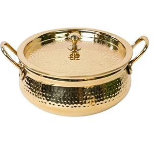 Elegante recipiente de latón dorado con un exquisito acabado texturizado y tapa de borde plano para cenas reales. Disponible a precio de mayorista. - Product Image 3