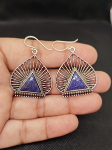 ต่างหูห้อยอัญมณีทองเหลืองแบบฝาชุบทองทำด้วยมือจำนวนมากลาย Lapis Lazuli - Product Image 4