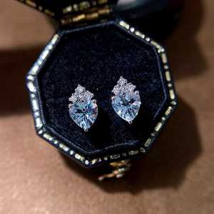 Pendientes de Aguamarina Natural Santa María con Acento Único, Hechos a Mano, Personalizados, Joyería Fina, Regalo Elegante para Mujer - Product Image 1