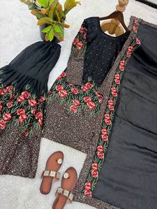 Conjunto Sharara de Seda con Bordado Floral Negro, Estilo Indio-Pakistaní, para Mujer, Ideal para Fiestas, Bodas y Festivales - Product Image 4