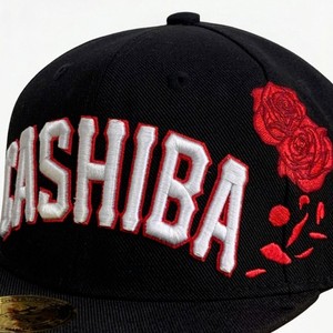 Gorra Snapback en Stock, Fabricada con Paneles de Tela Resistente y Costuras Precisas para Mantener una Forma Consistente - Product Image 5