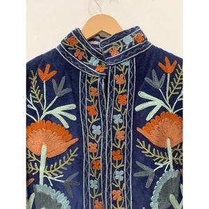 Veste unisexe Suzani en velours brodé à la main, motif floral, col montant, manches longues, hiver, écologique, respirante, longueur standard - Product Image 4