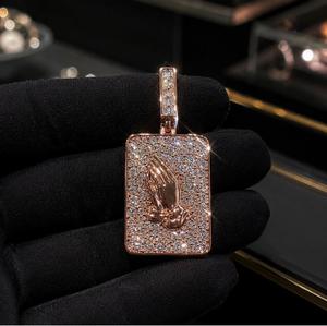 Colgante de manos en oración de plata de ley 925 con moissanita de lujo para hombre y mujer, joyería de moda unisex. - Product Image 6