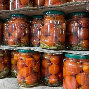 TOMATES PICADOS EN CONSERVAS DE CALIDAD DE EXPORTACIÓN-RECIÉN EMPAQUETADOS EN LATAS - Product Image 1