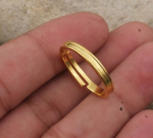 Bague minimaliste en argent sterling 925 plaqué or de luxe, sertie d'une pierre, dôme uni, empilable, poli miroir, bijoux fins pour femme - Product Image 2